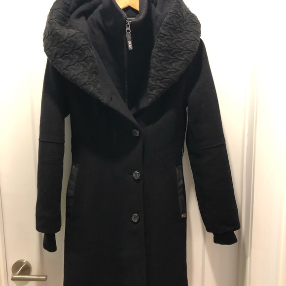 Wool winter coat. Very warm, no fur, city elegant, large hood. - Picture 2 of 12